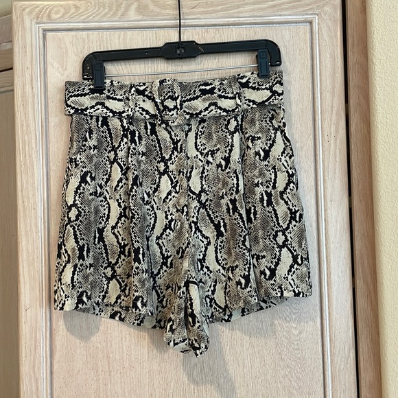 Snakeskin High Waisted Shorts with Removable Belt - Picture 2 of 8
